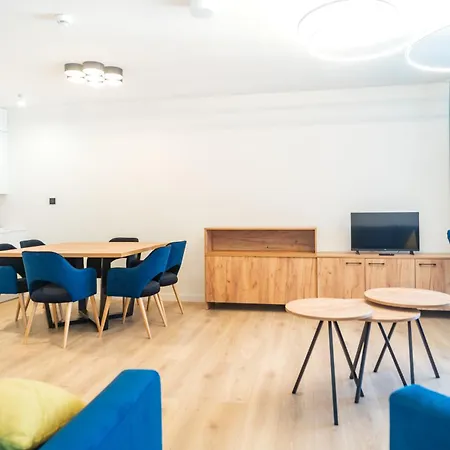 702-703 Apartment *